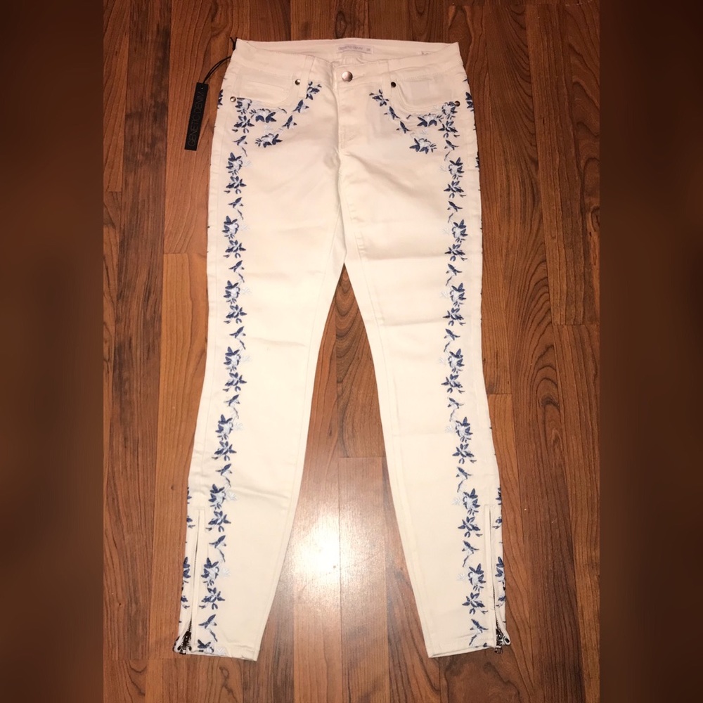 Women’s Denim Skinny Jeans - Picture 2 of 6